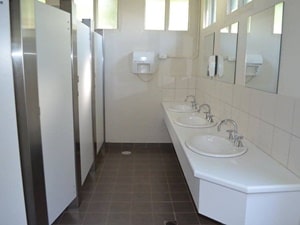 キャラバンパークのシャワートイレ