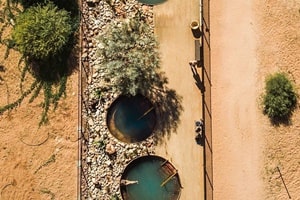 ウーラメル・ステーション・リバーサイド・リトリート温泉タブ