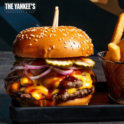 The Yankee's Restaurant & BarのDouble BBQ Cheeseハンバーガー