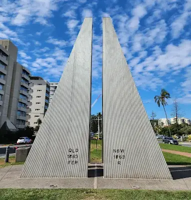 QLD州とNSW州との州境碑