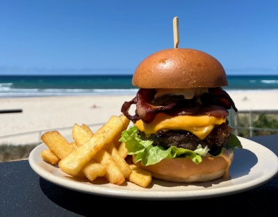 パームビーチ・サーフ・クラブのビーフバーガー