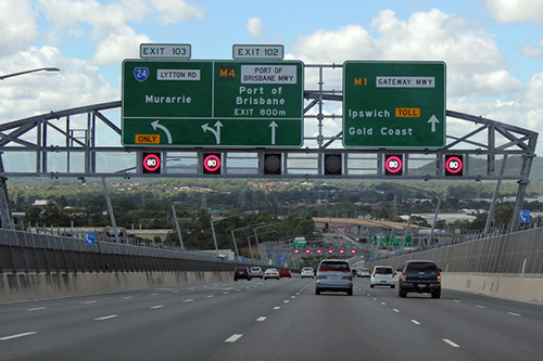 ブリスベン空港からゴールドコーストへの有料高速道路：M1=Gateway　Motorway